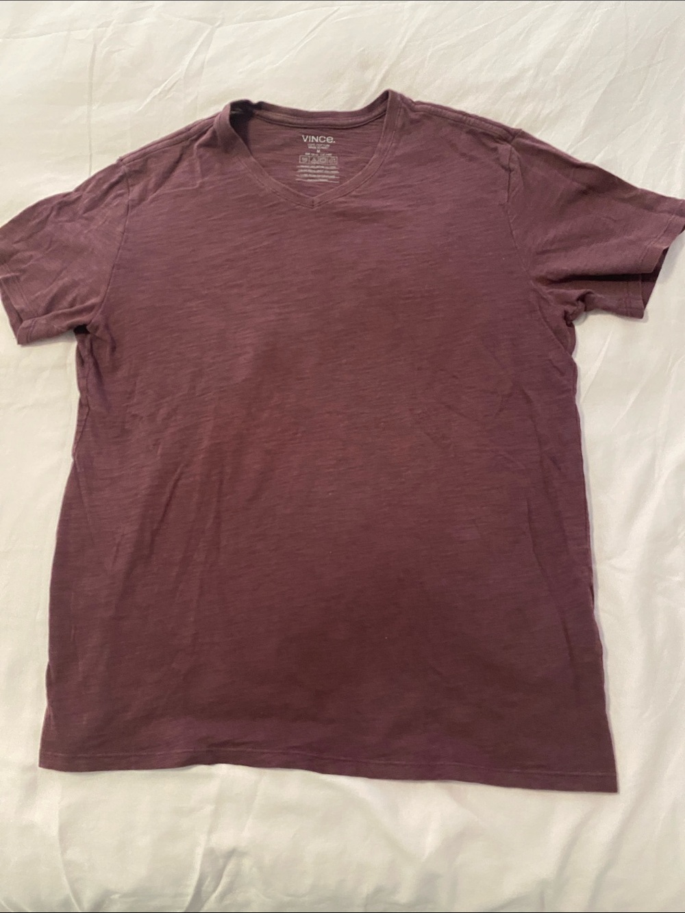 Vince Short Sleeve V-Neck T-Shirt in Plum/Burgundy